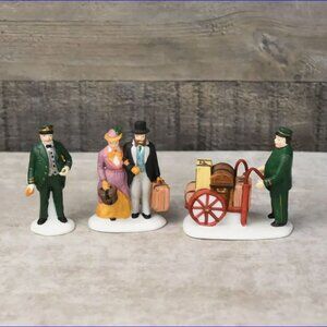 DEPARTMENT 56 Dickens' Village #5571.9 Holiday Travelers - 3pcs - Retired